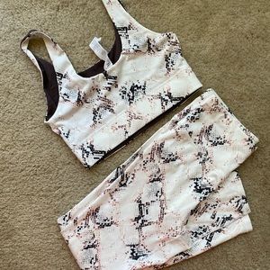 Fabletics snake print outfit . Size medium